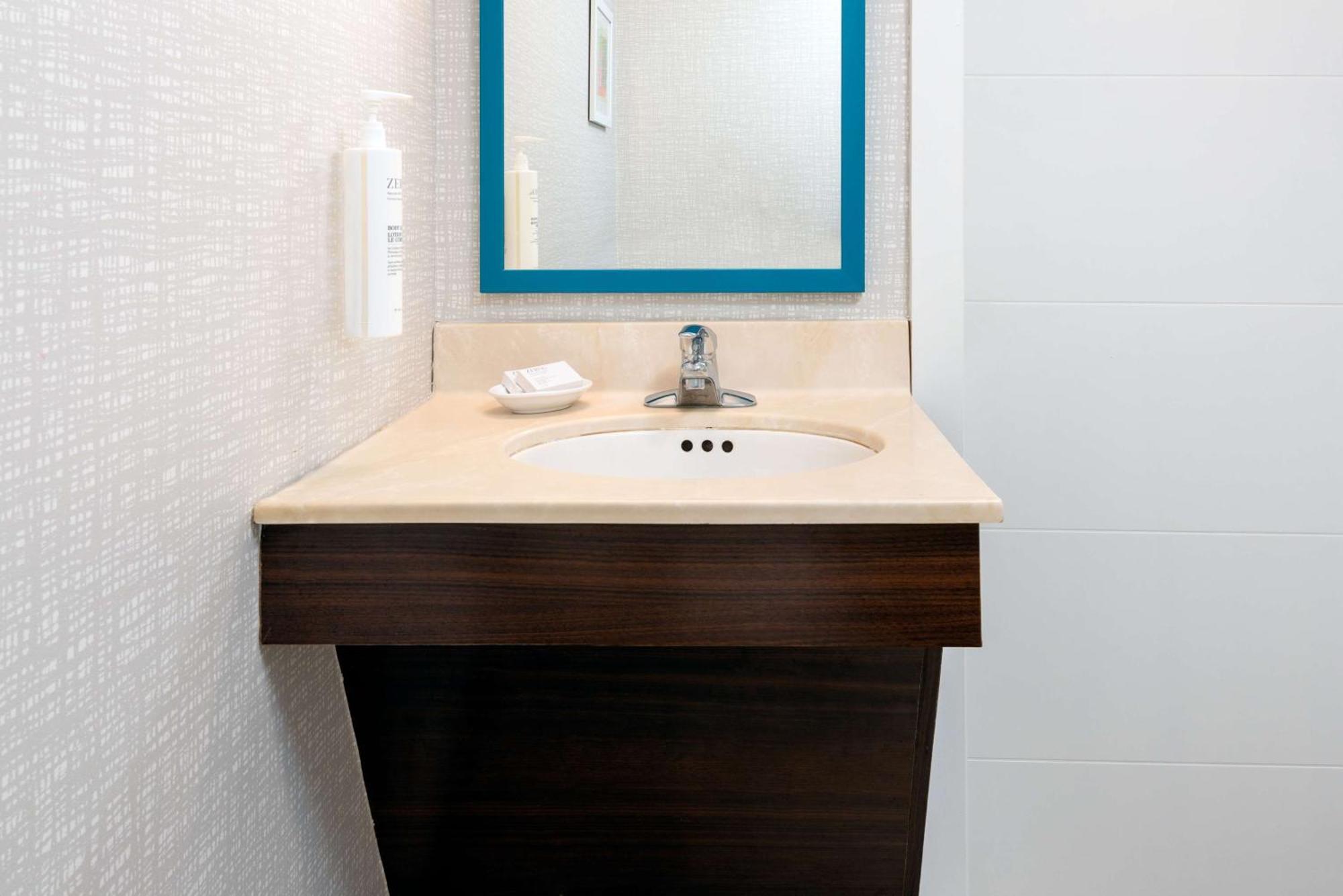 Hampton Inn Hartford Airport Windsor Locks Eksteriør billede